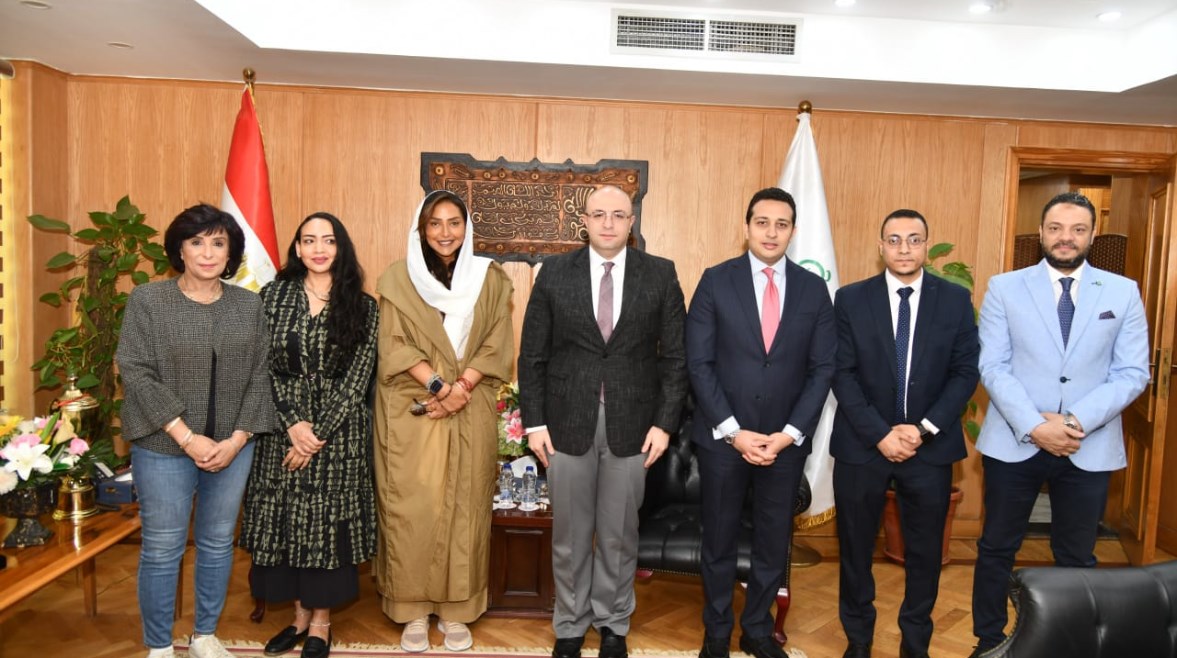 جانب من زيارة الأميرة لمياء 