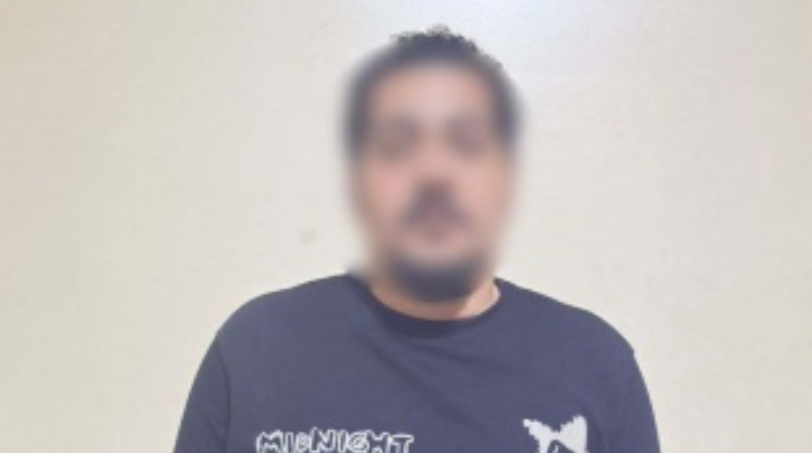 المتهم بعد ضبطه 