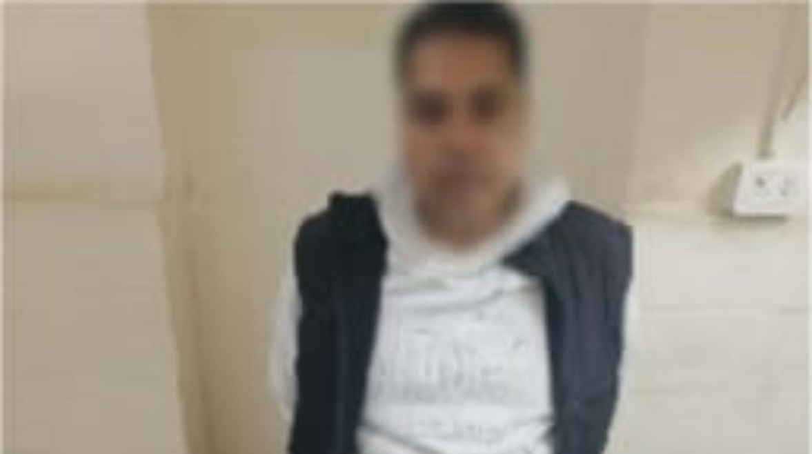 المتهم بعد ضبطه 