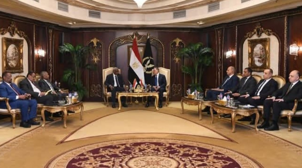 جانب من لقاء وزير الداخلية المصري ونظيره السوداني
