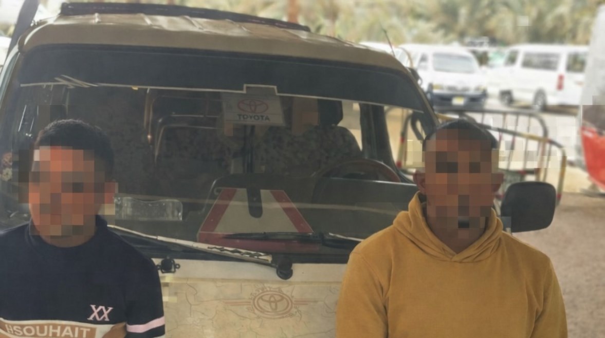 صورة السيارة والسائق