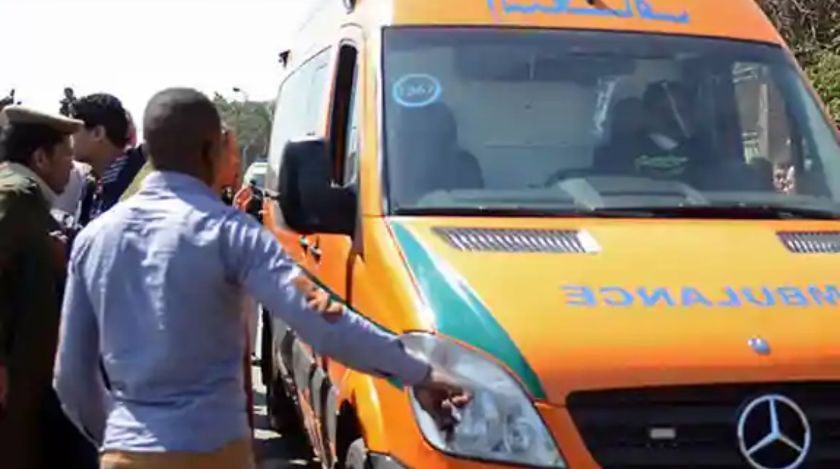 سيارة إسعاف تنقل حالة - أرشيفية 