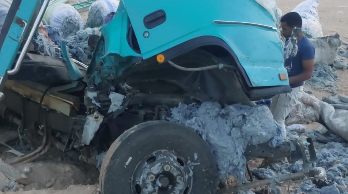 جانب من حادث تصادم سيارتين بأٍيوط