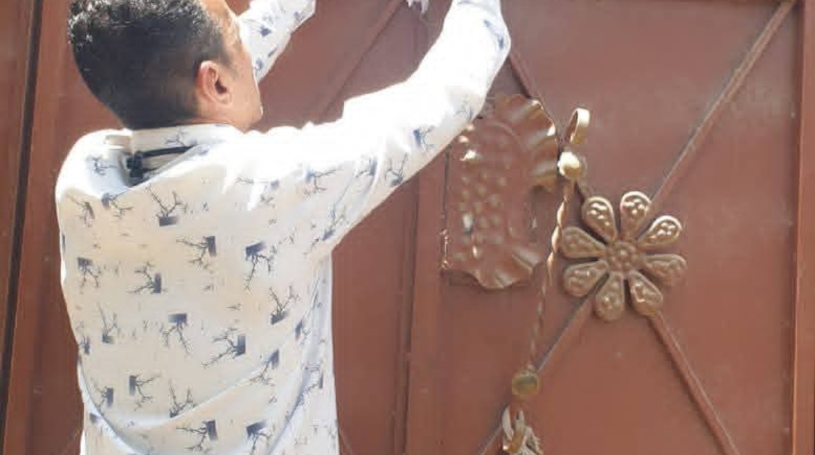 غلق وتشميع 58 محل مخالف يديره جنسيات غير مصرية..والتحفظ على 613 حالة إشغال متنوعة بأسوان 