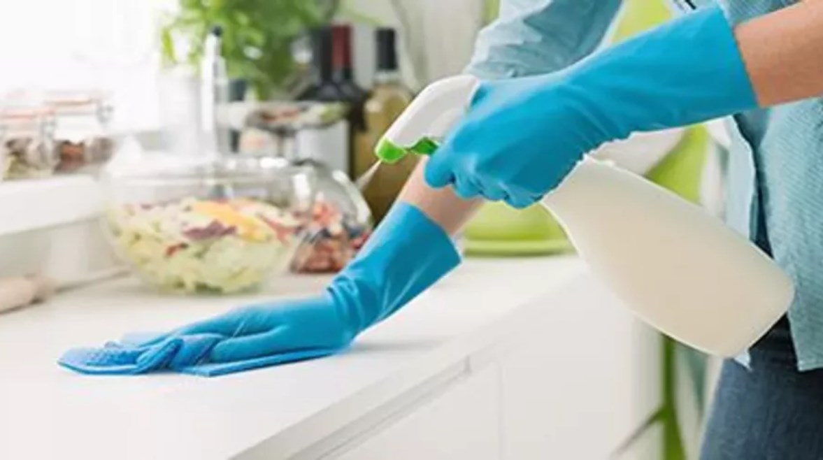 تنظيف الأسطح