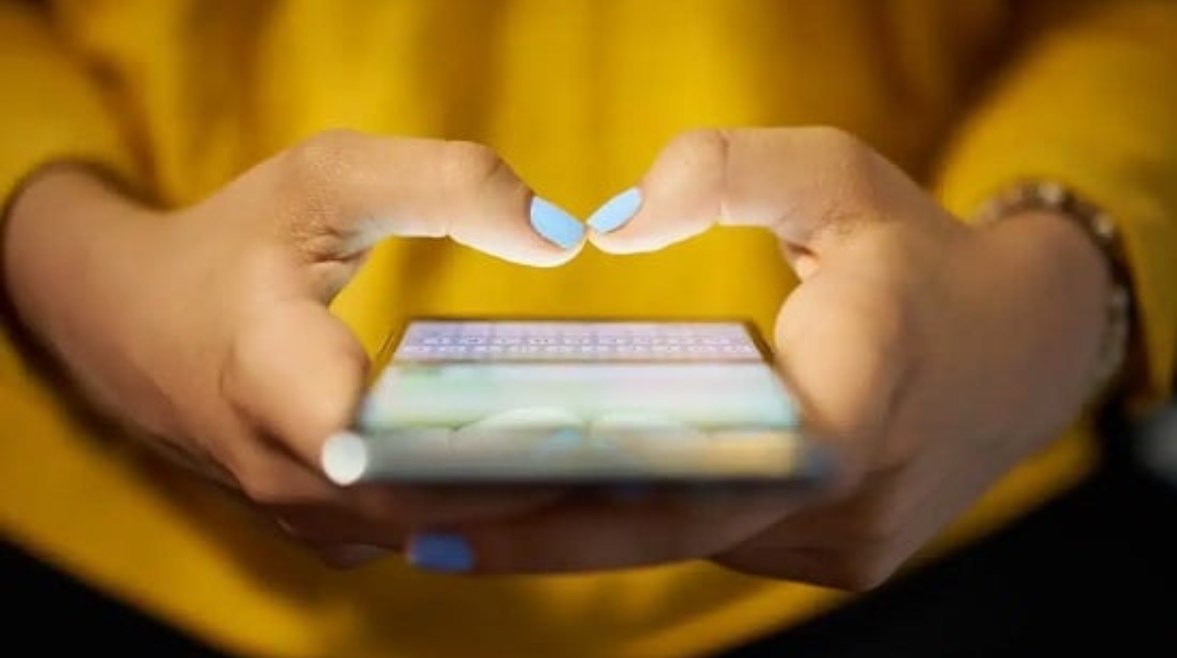 استخدام وسائل التواصل الإجتماعي 