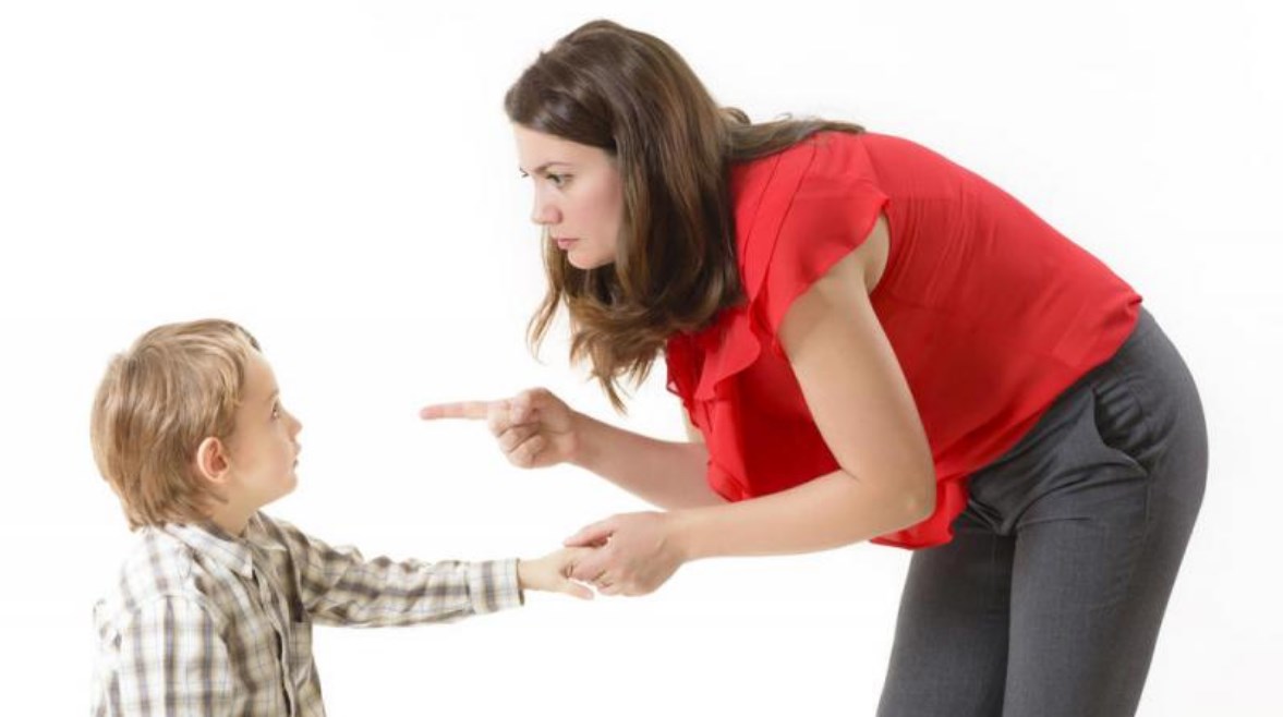 الأم وطفلها 