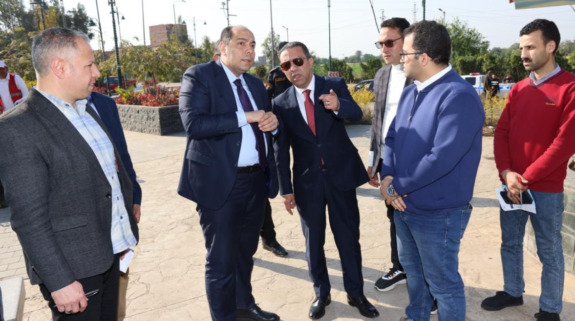 محافظ المنوفية أثناء جولة تفقدية للحدائق والميادين قبل شم النسيم