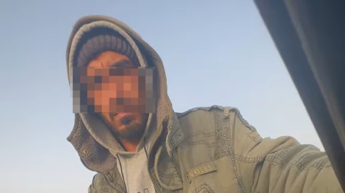 صورة أحد الشابين 