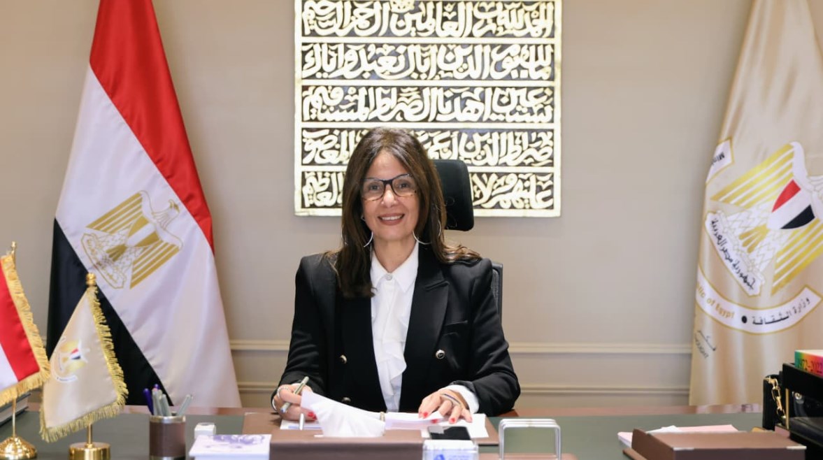 وزيرة الثقافة 