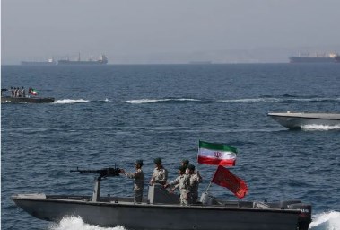 الحرس الثوري الإيراني في مضيق هرمز