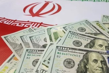 دولارات فوق علم إيران - تعبيرية 
