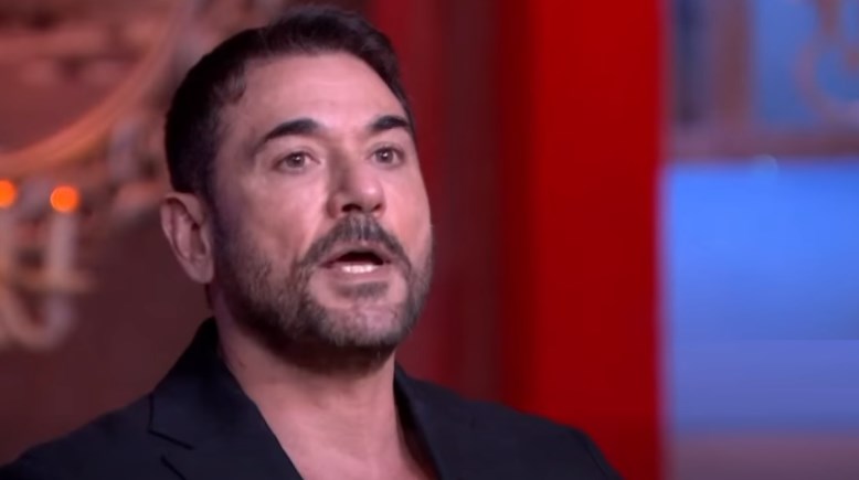الفنان أحمد عز