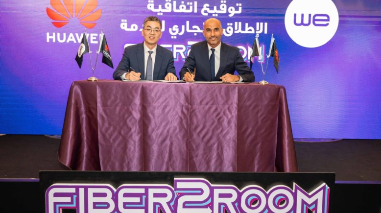 نائب الرئيس التنفيذي للشؤون التجارية للأفراد بالمصرية للاتصالات، محمد التوني، ونائب الرئيس لمجموعة أعمال هواوي كاريير لحلول شبكات الاتصالات في مصر، لويس ليو