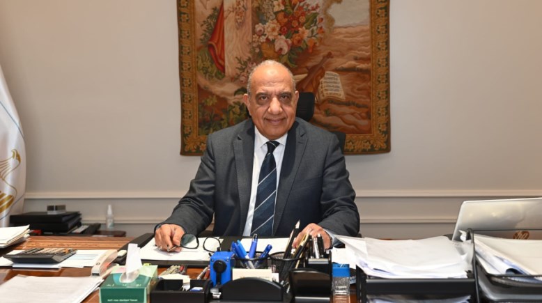 وزير الكهرباء والطاقة المتجددة، محمود عصمت