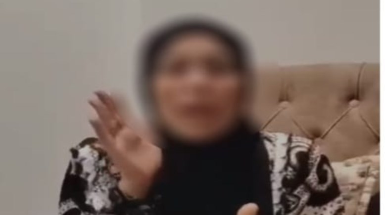 السيدة الظاهرة بالمنشور