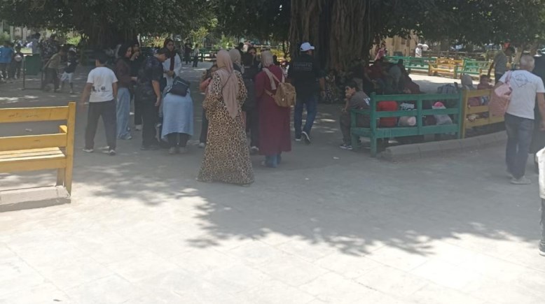 مواطنين خلال الاحتفال بالعيد 