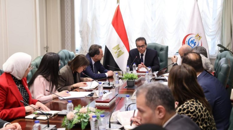 اجتماع وزير الصحة اليوم