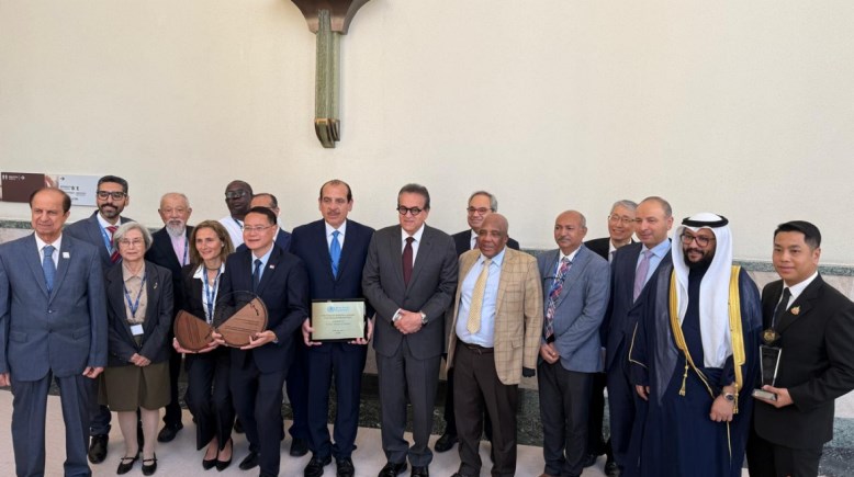 فوز نائب وزير الصحة بجائزة نيلسون مانديلا