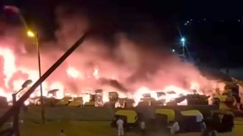 حريق هائل يلتهم حضان لتخزين السيارات بكفر الشيخ