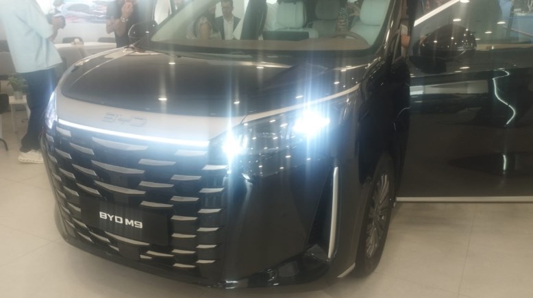  سيارة BYD M9