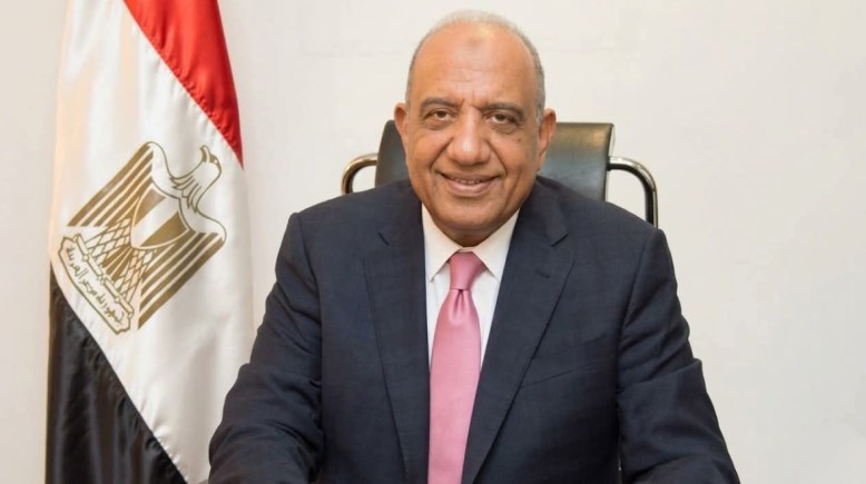 وزير الكهرباء والطاقة المتجددة، الدكتور محمود عصمت