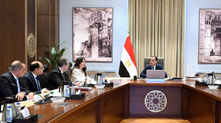 جانب من اجتماع رئيس مجلس الوزراء