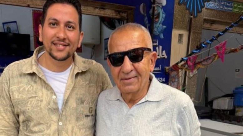 كامل أبو علي وسط جماهير المصري بسوق السمك