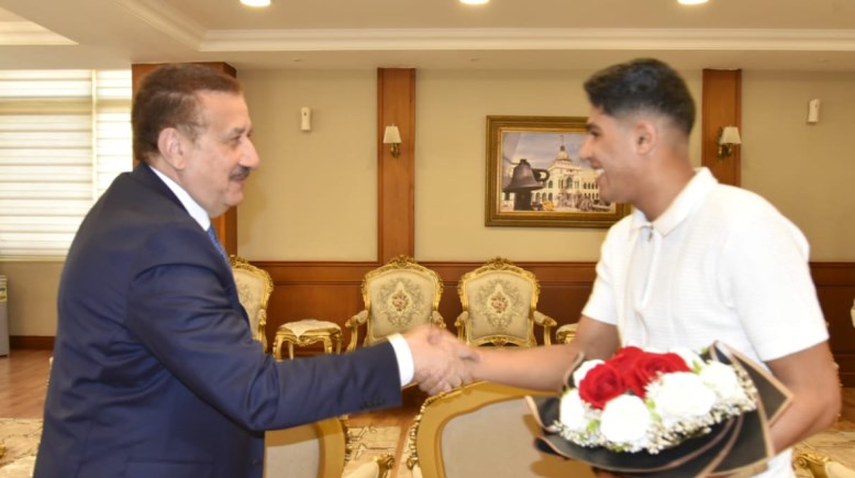  أول ظهور للبطل كريم الريس بعد معركة المرض يهز مشاعر أهالي بورسعيد