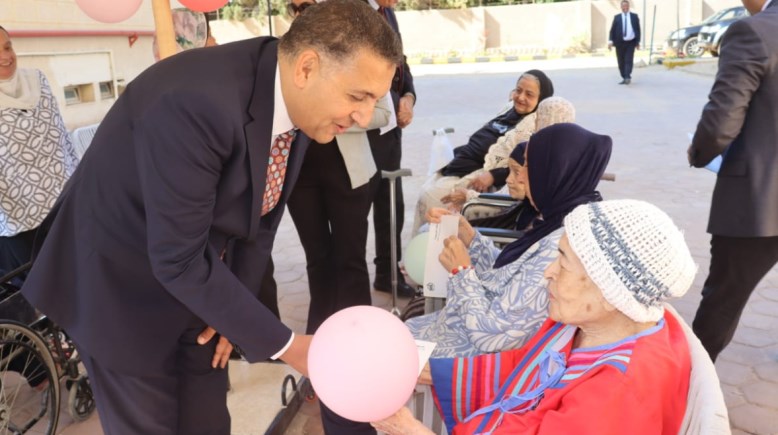 جانب من زيارة دار الصديق للمسنات بمدينة العبور