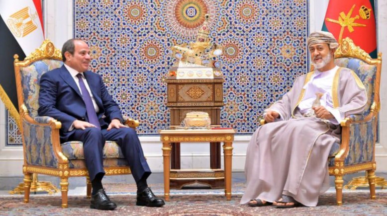 الرئيس عبدالفتاح السيسي، والسلطان هيثم بن طارق، سلطان عُمان