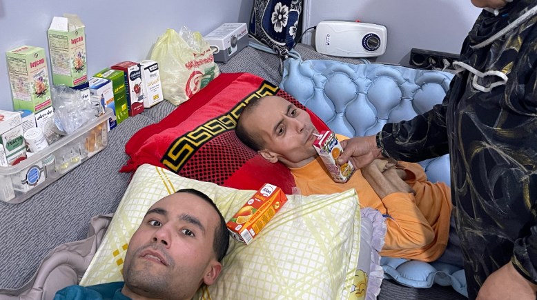 باسم وكريم يعانيان من دوشين 