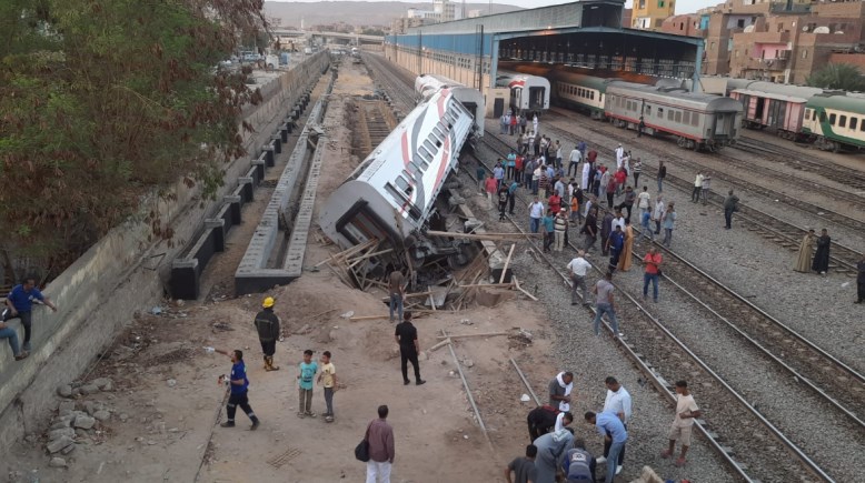 انقلاب عربة قطار بأسوان
