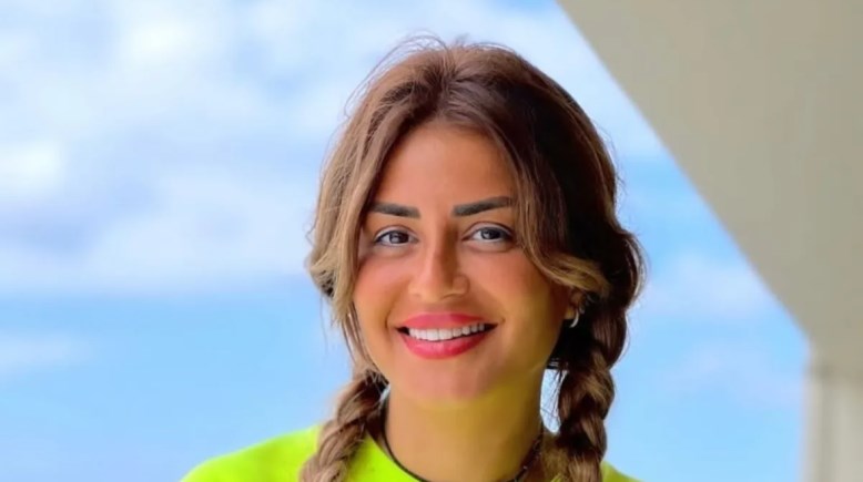 الفنانة منة فضالي