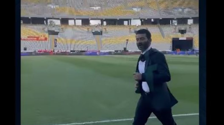 خالد النبوي في ملعب استاد برج العرب