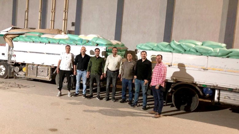 صورة لعربات القمح المهربه لبيعها بالسوق السوداء 