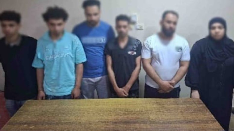 المتهمين بعد ضبطهم 