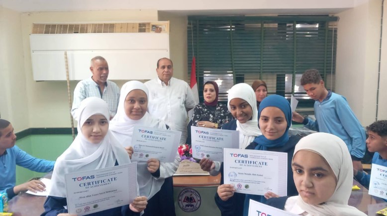 لقطة من التكريم والشهادات 