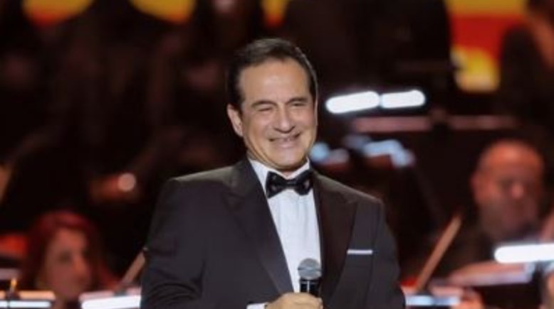 المطرب محمد ثروت