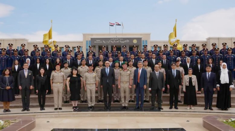 صورة تذكارية من زيارة وفد جامعة هيروشيما للأكاديمية العسكرية
