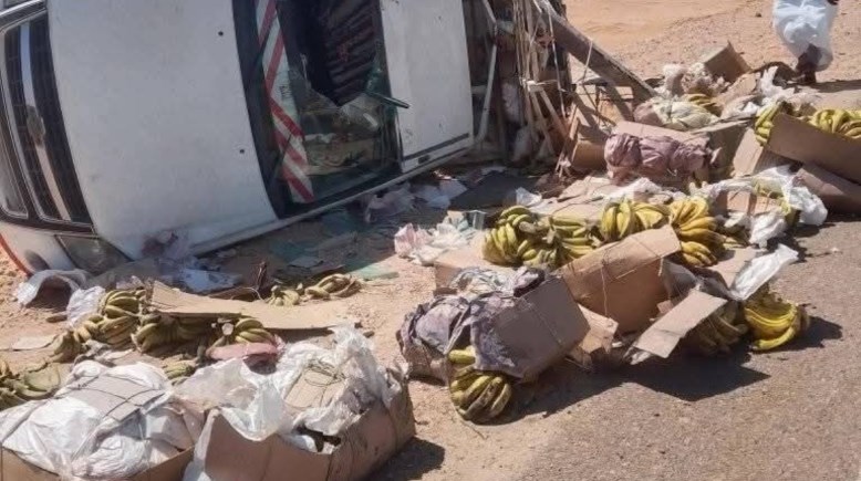 إصابة 4 شخص فى حادث تصادم سيارة ربع نقل مع ملاكى على طريق اسوان القاهرة الصحراوي 