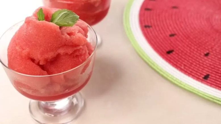 تناول البطيخ بطرق مختلفة