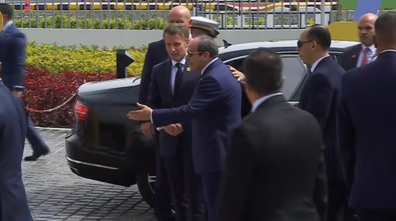 الرئيس السيسي ونظيره الفرنسي ماكرون