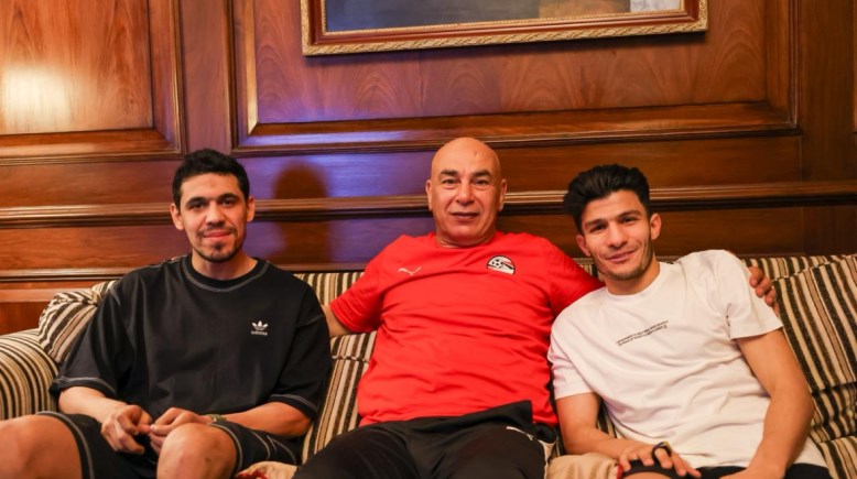حسام حسن رفقة إسلام عيسى ومحمد حمدي