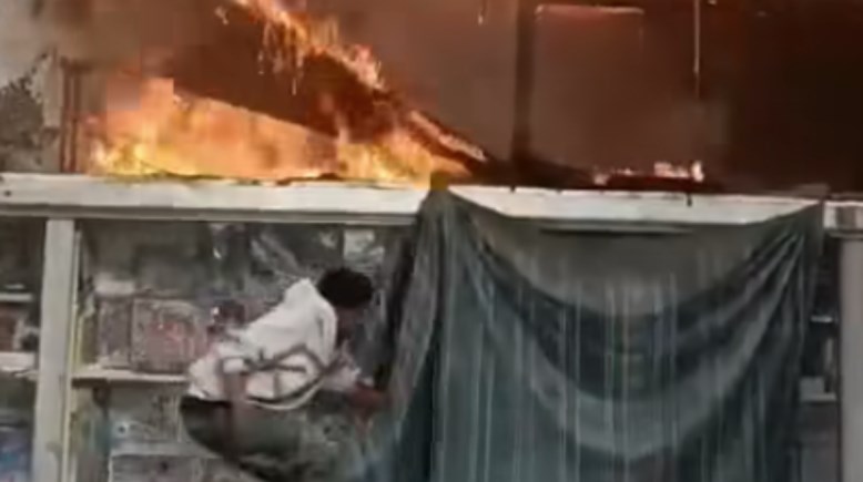 جانب من الحريق