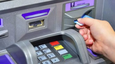 ماكينة ATM