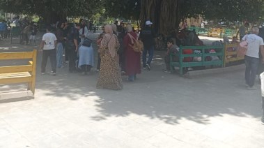 مواطنين خلال الاحتفال بالعيد 