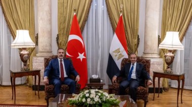 وزير الخارجية مع نظيره التركي