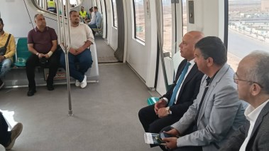 وزير النقل يتوجه إلى مقر عمله بالمونوريل
