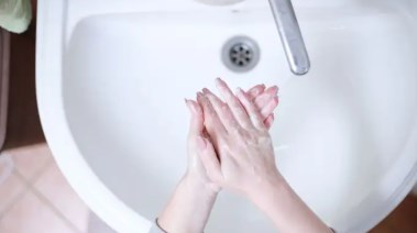 النظافة المستمرة من أهم طرق الوقاية من الفيروسات 